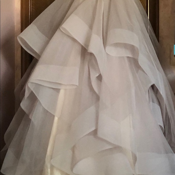Hayley Paige Dori Wedding Dress.Never worn/altered - Picture 7 of 10